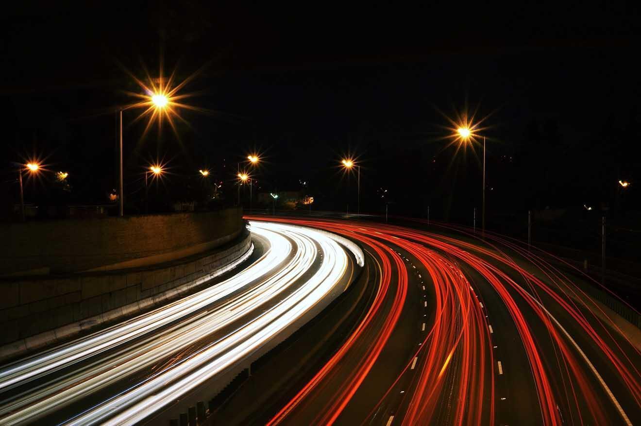 Straße bei Nacht Kurve